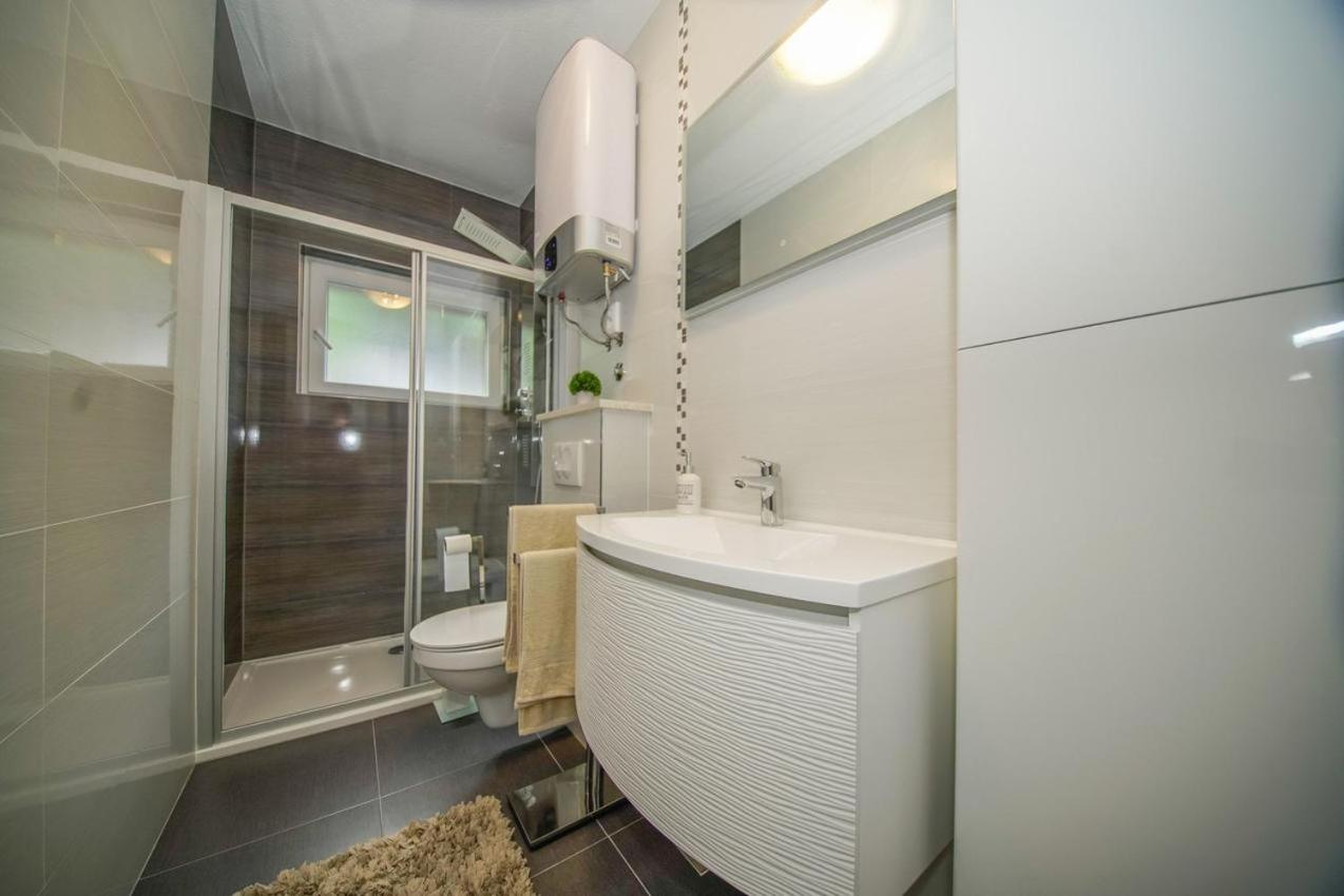 Apartman Mate Splitska Exteriér fotografie