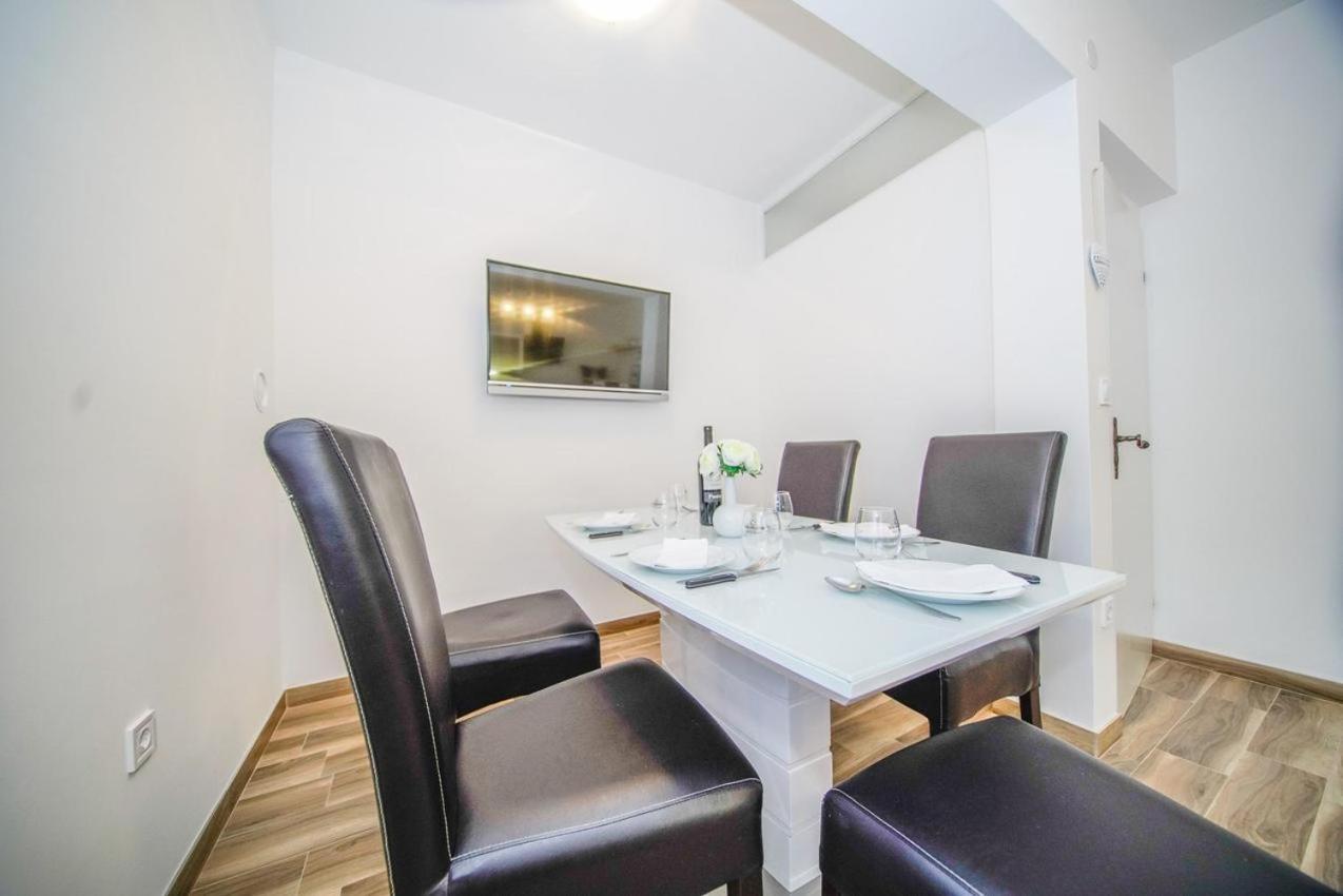 Apartman Mate Splitska Exteriér fotografie