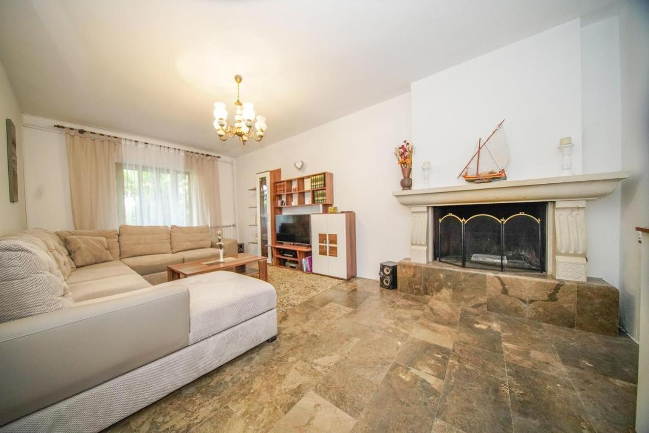 Apartman Mate Splitska Exteriér fotografie