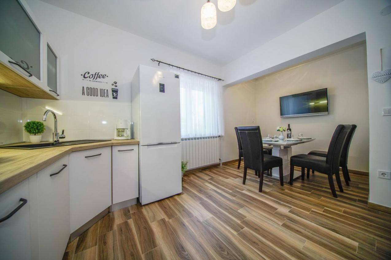 Apartman Mate Splitska Exteriér fotografie