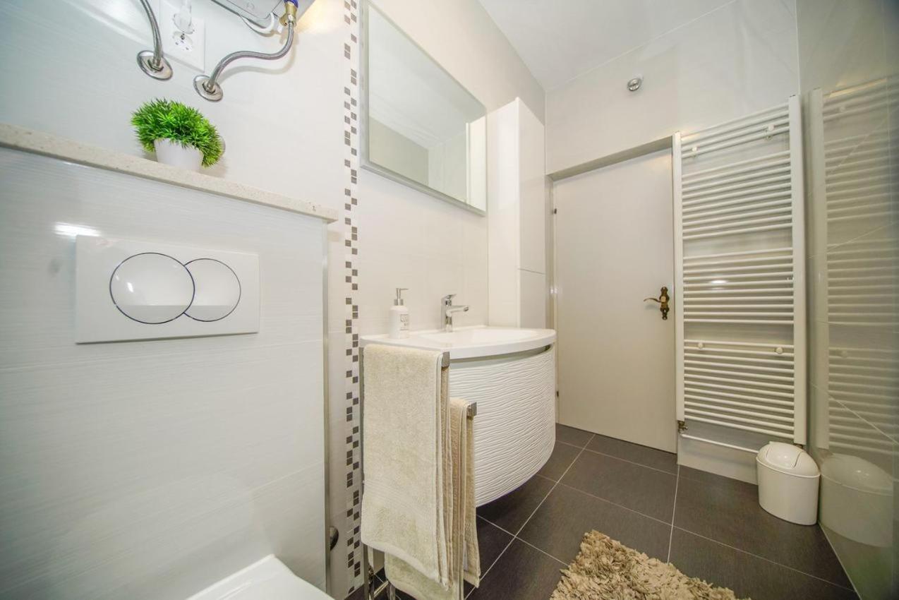Apartman Mate Splitska Exteriér fotografie
