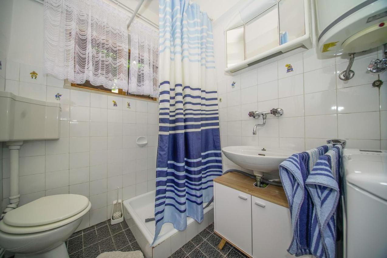 Apartman Mate Splitska Exteriér fotografie