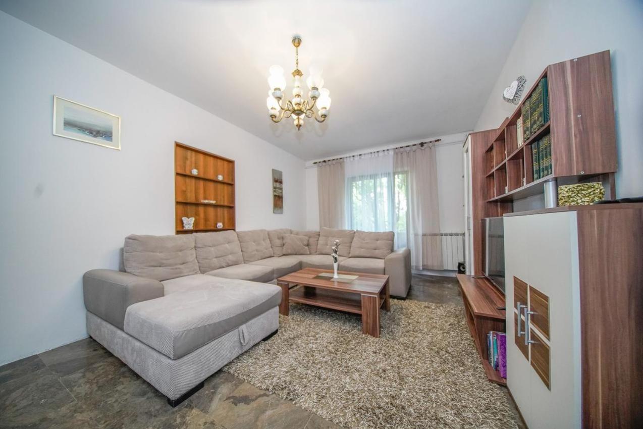 Apartman Mate Splitska Exteriér fotografie