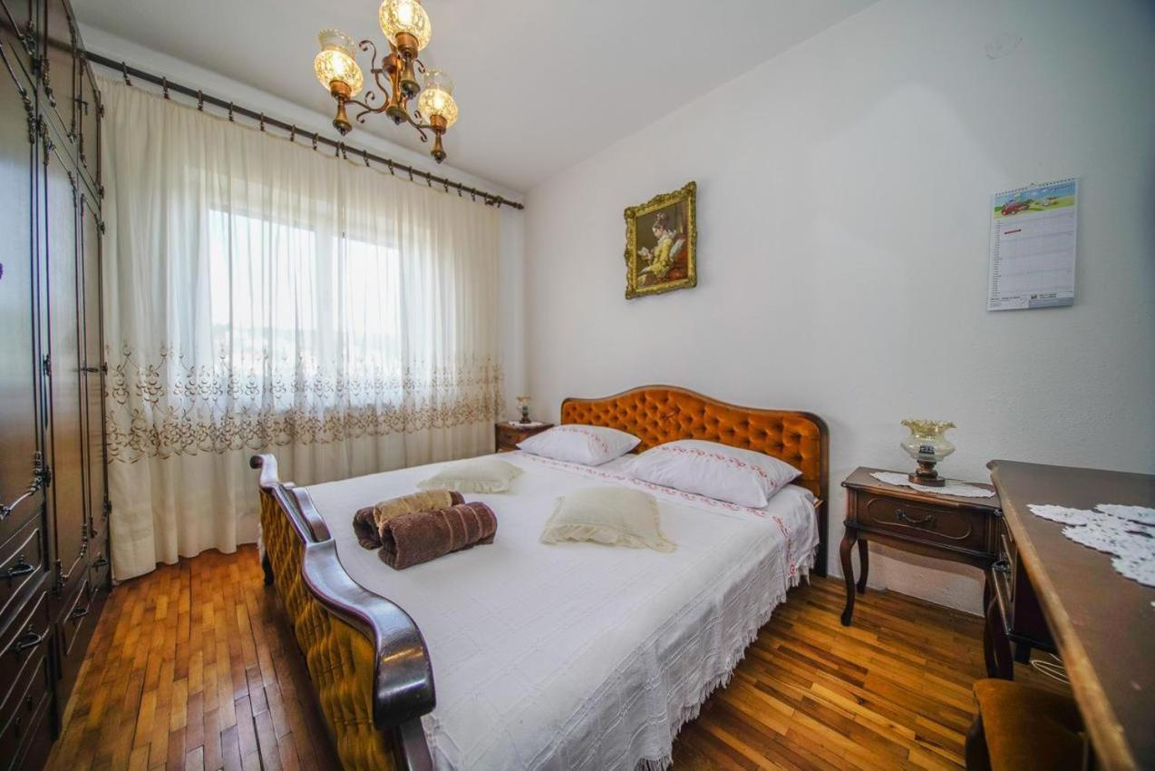 Apartman Mate Splitska Exteriér fotografie