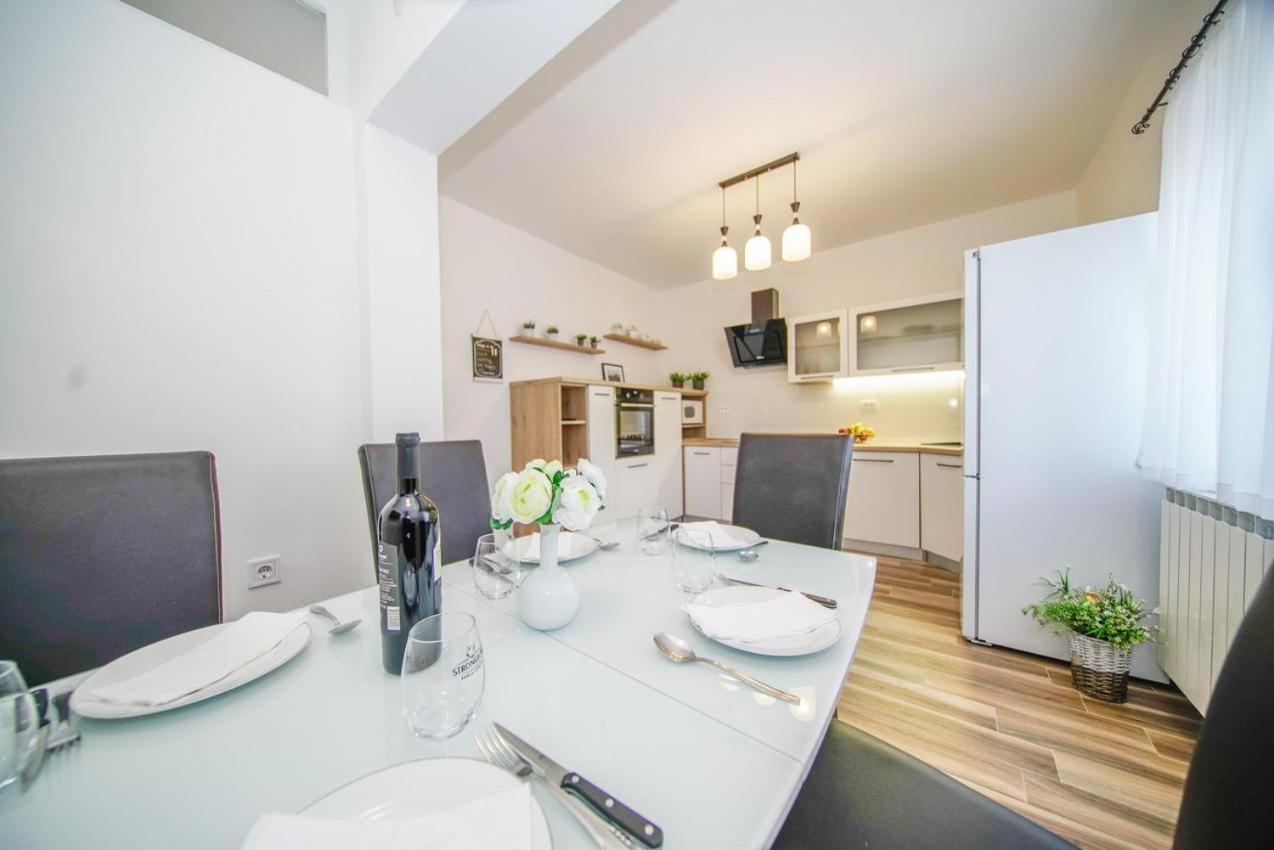 Apartman Mate Splitska Exteriér fotografie