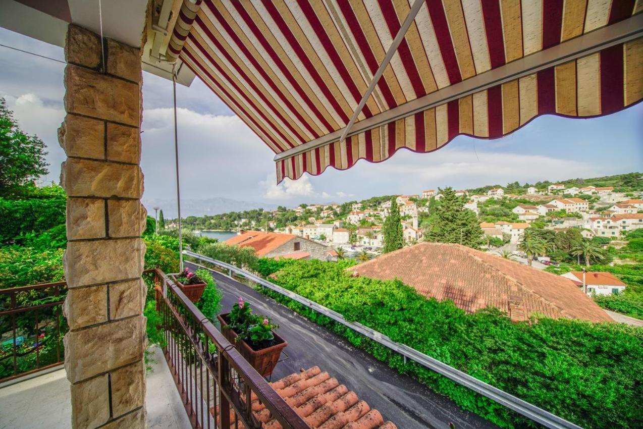 Apartman Mate Splitska Exteriér fotografie
