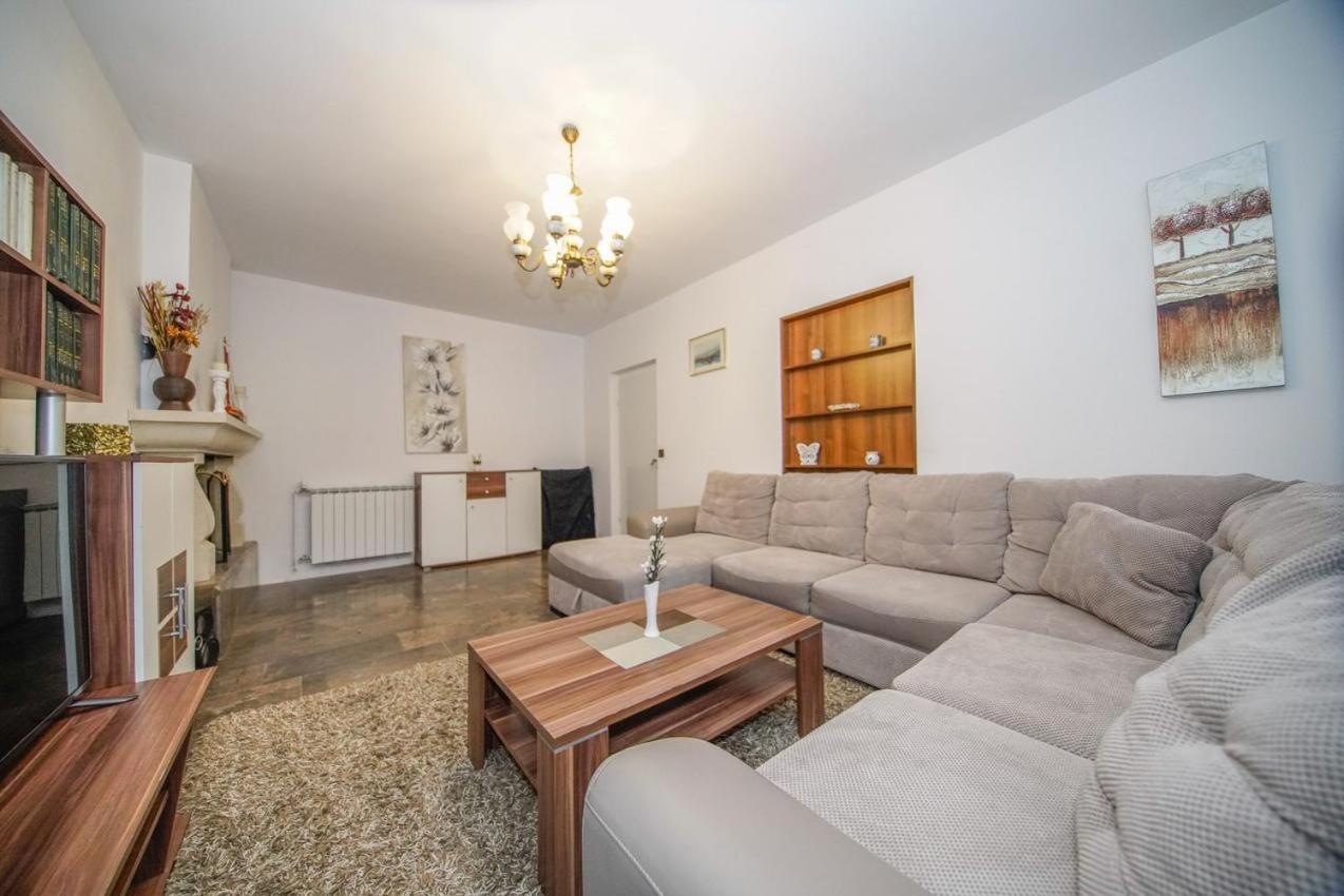 Apartman Mate Splitska Exteriér fotografie