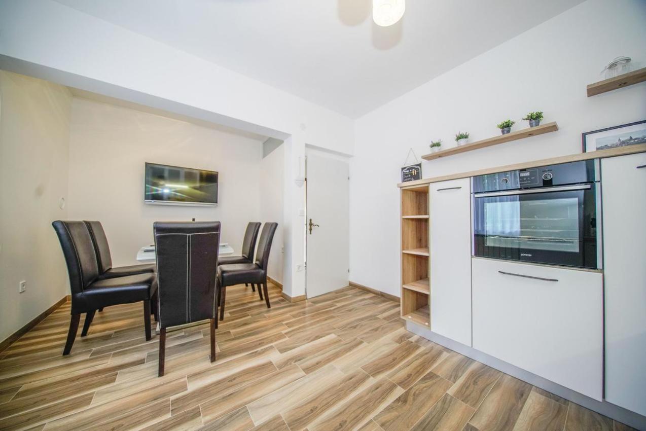 Apartman Mate Splitska Exteriér fotografie
